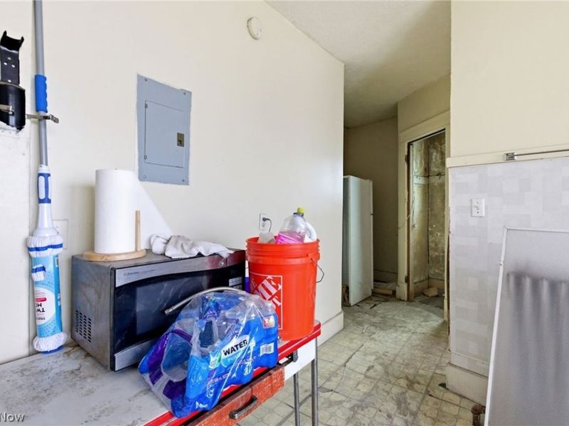 8834 Saint Clair Avenue, Cleveland, OH 44108 Photo 17