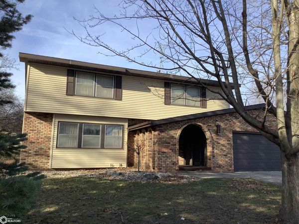 708 3Rd Avenue SE, Hampton, IA 50441