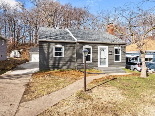 899 WOODLAWN AVE, Muscatine, IA 52761