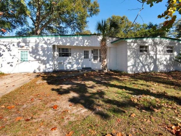 213 Hawthorne Circle, Fort Walton Beach, FL 32547