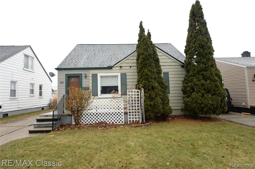 872 E Rowland Avenue, Madison Heights, MI 48071 Main Photo