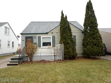 872 E Rowland Avenue, Madison Heights, MI 48071