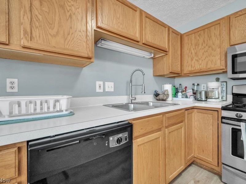 34955 Northview Circle , North Ridgeville, OH 44039 Photo 4