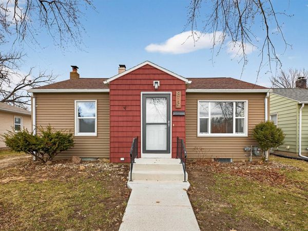 819 Easton Avenue, Waterloo, IA 50702