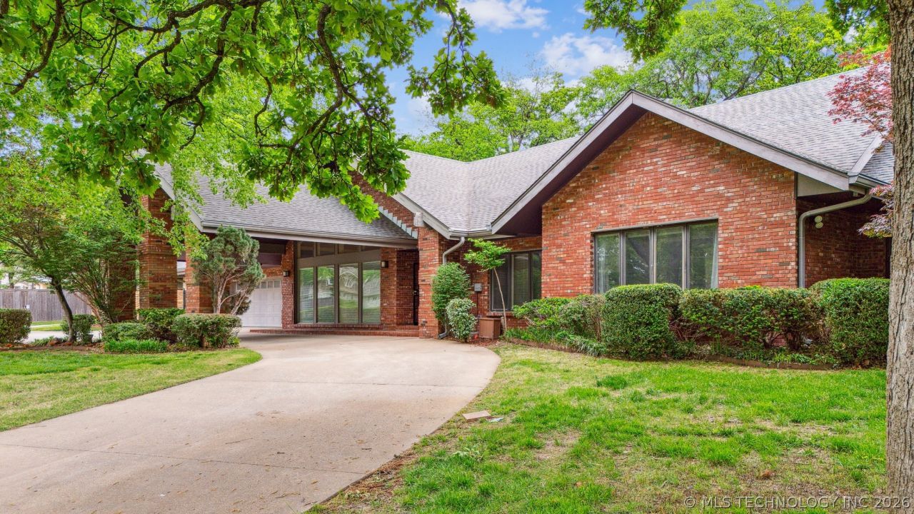 3219 S Birmingham Avenue, Tulsa, OK 74105 Main Photo