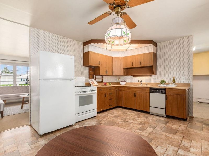 1011 Landou Way, Columbus, OH 43207 Photo 9