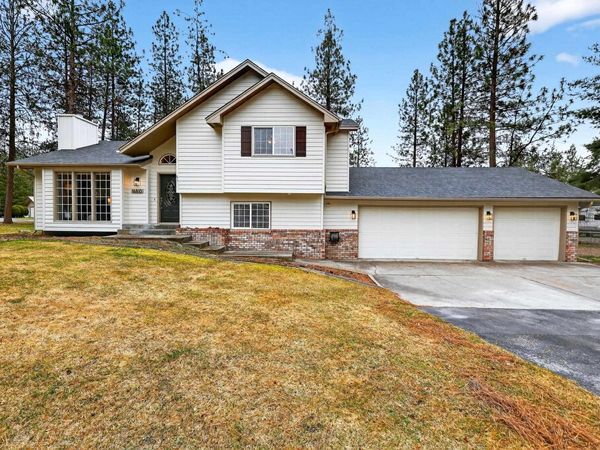 16810 N Wylie Dr, Nine Mile Falls, WA 99026