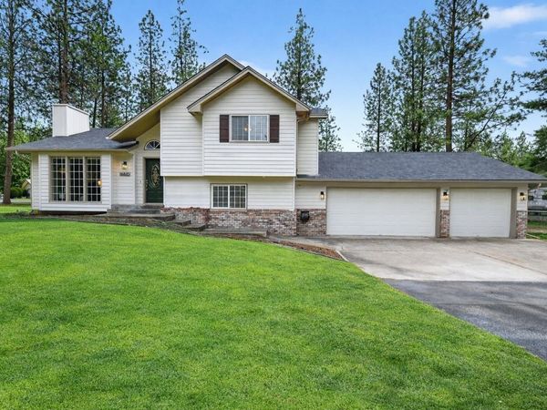 16810 N Wylie Dr, Nine Mile Falls, WA 99026