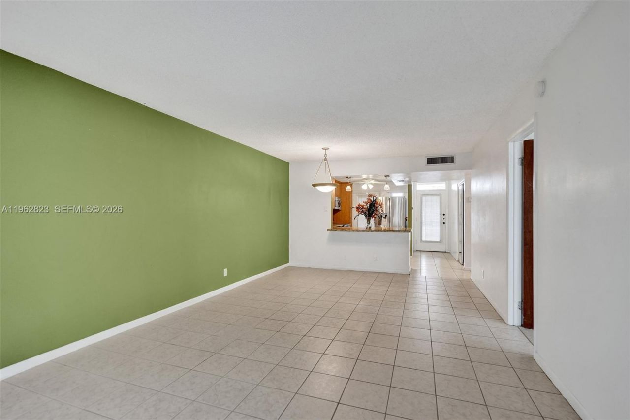 3051 NW 46th Ave , Unit 101, Lauderdale Lakes, FL 33313 Photo