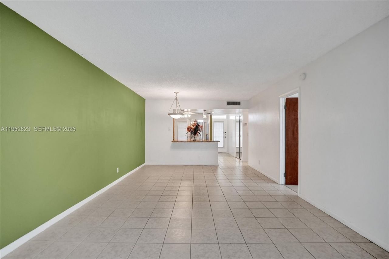 3051 NW 46th Ave , Unit 101, Lauderdale Lakes, FL 33313 Photo