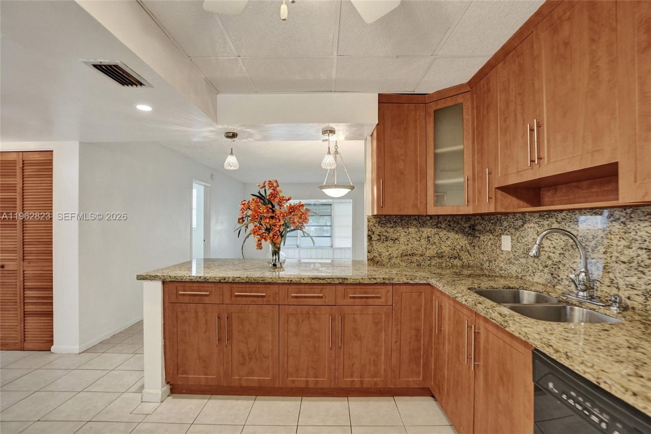 3051 NW 46th Ave , Unit 101, Lauderdale Lakes, FL 33313 Photo