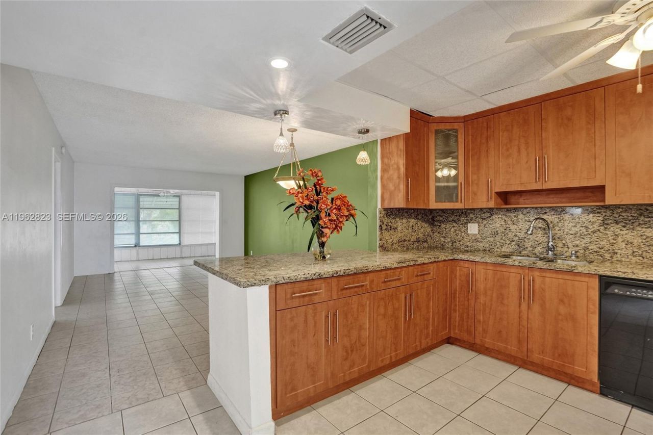 3051 NW 46th Ave , Unit 101, Lauderdale Lakes, FL 33313 Photo