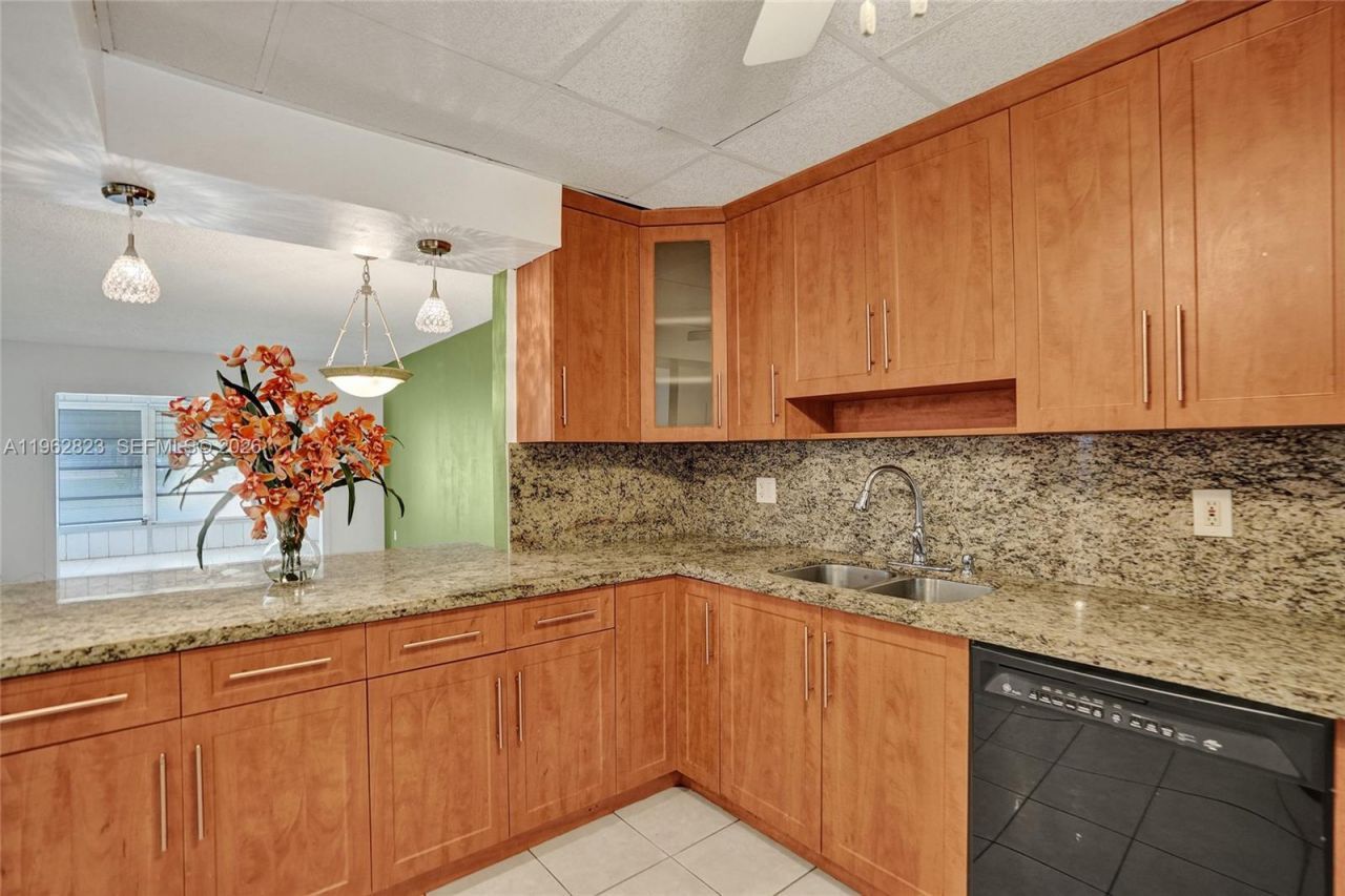 3051 NW 46th Ave , Unit 101, Lauderdale Lakes, FL 33313 Photo