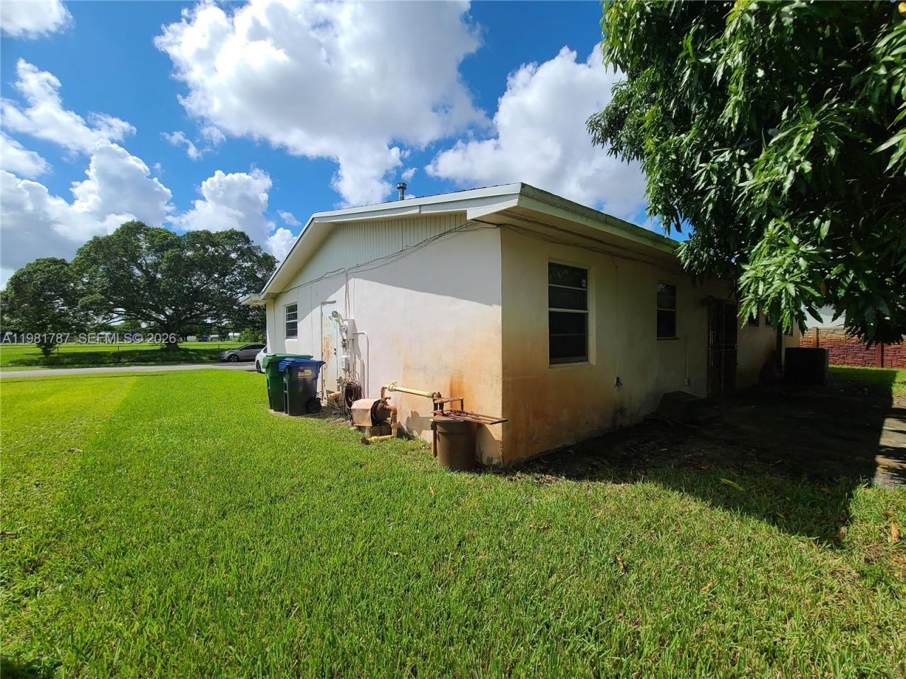 2271 NW 188th Ter, Miami Gardens, FL 33056 Photo