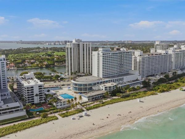 5445 Collins Ave , Miami Beach, FL 33140