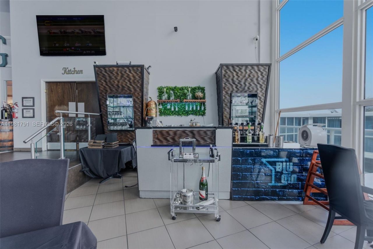 5445 Collins Ave , Miami Beach, FL 33140 Photo