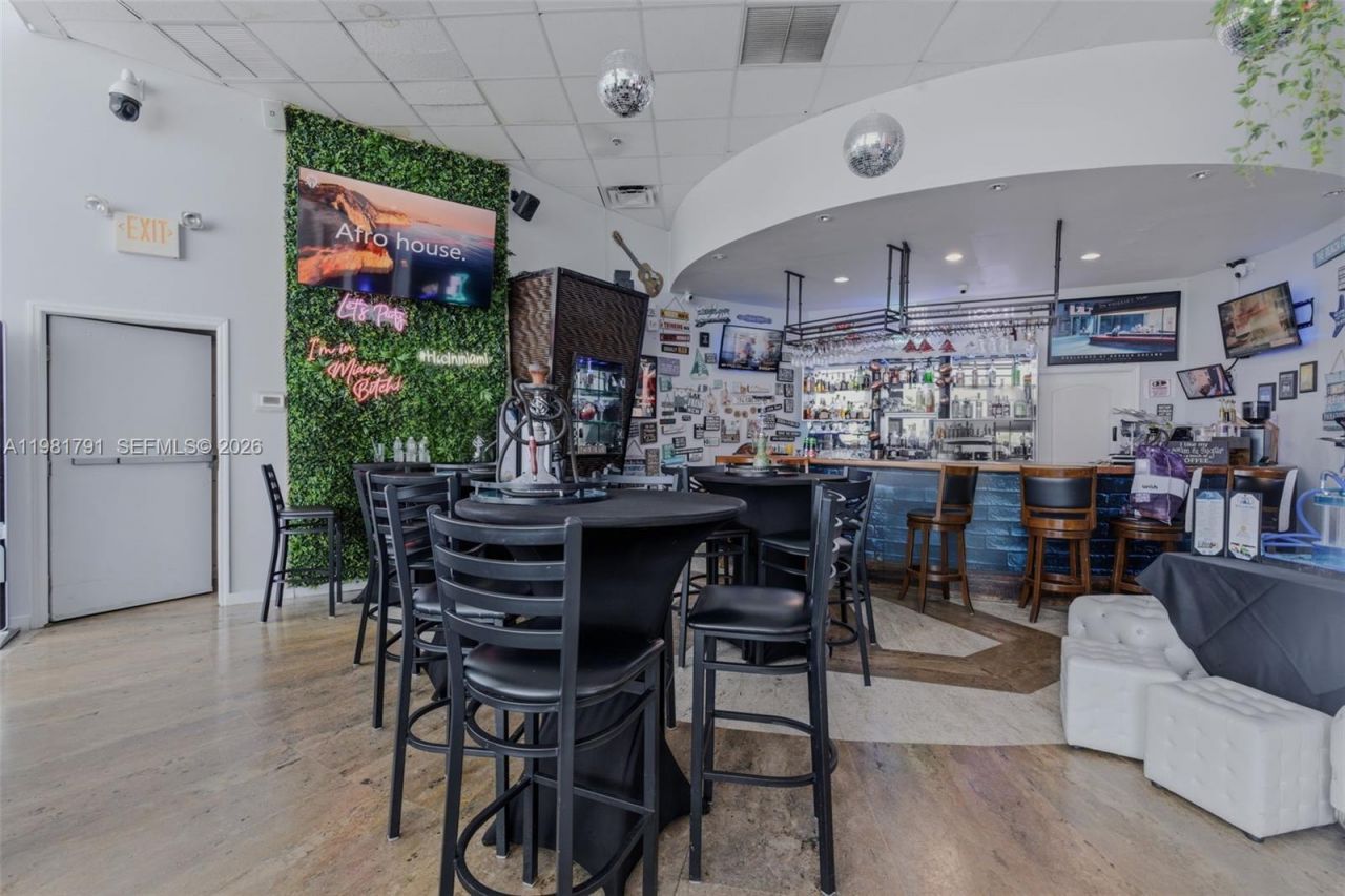 5445 Collins Ave , Miami Beach, FL 33140 Photo