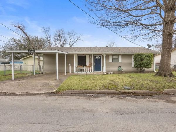 1320 Elm Street, Bonham, TX 75418
