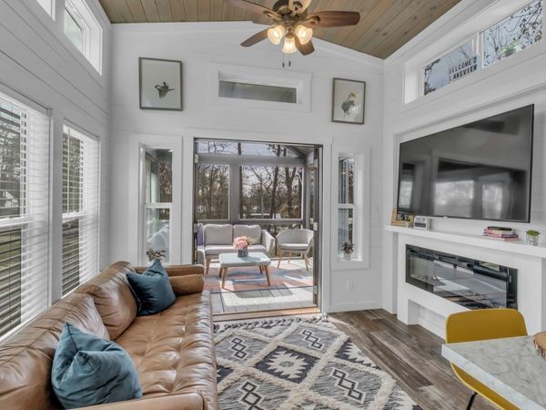 672 Waters Edge Way , Tracy City, TN 37387