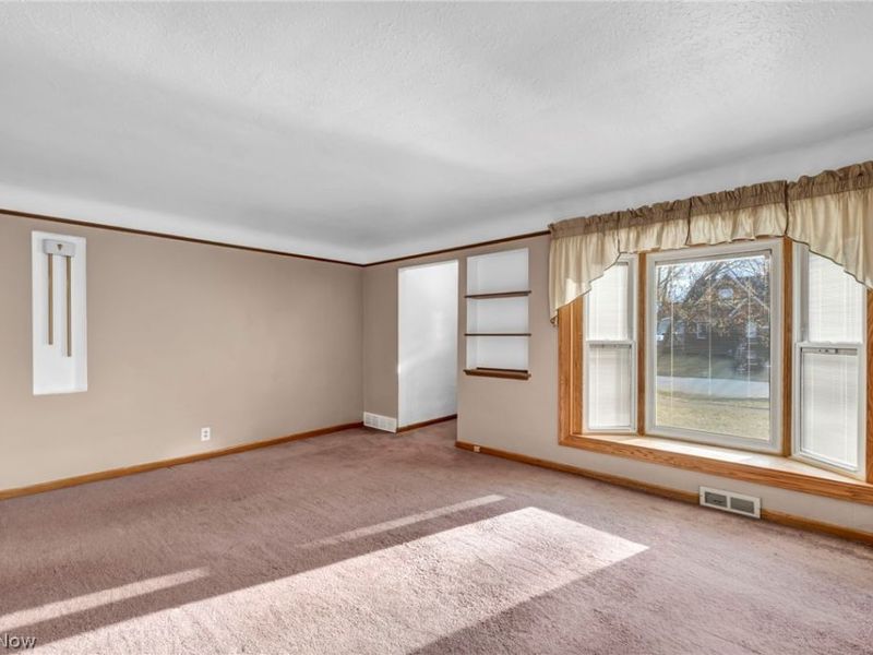 6471 Kerneywood Road , Parma, OH 44129 Photo 2