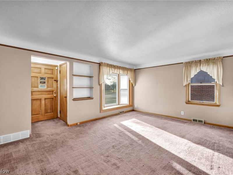 6471 Kerneywood Road , Parma, OH 44129 Photo 4