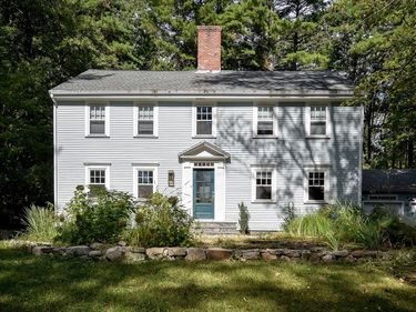 1 Cedar Hill Rd, Dover, MA 02030