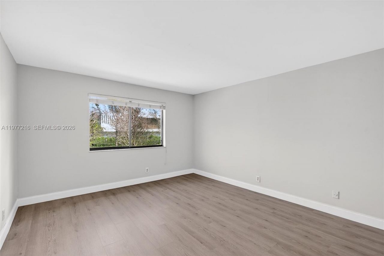 16541 Blatt Blvd , Unit 205, Weston, FL 33326 Photo