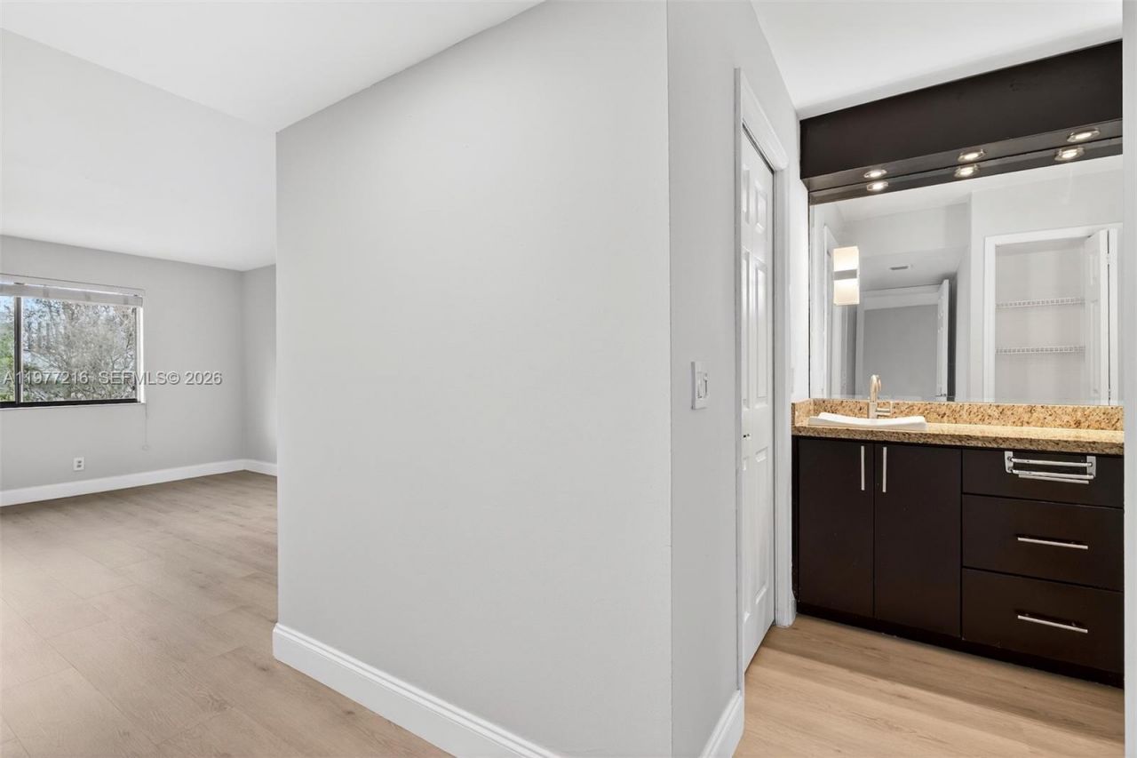 16541 Blatt Blvd , Unit 205, Weston, FL 33326 Photo