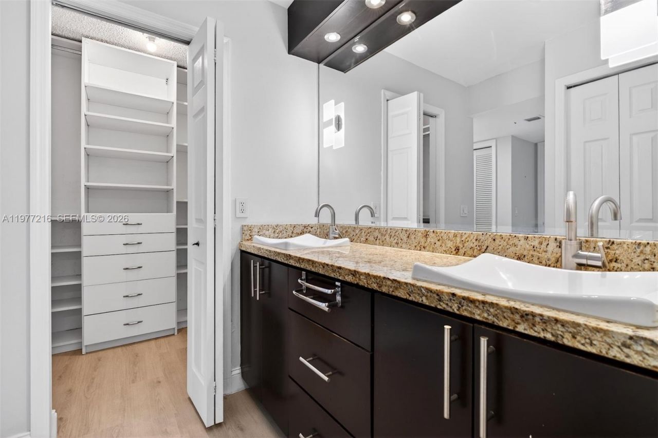 16541 Blatt Blvd , Unit 205, Weston, FL 33326 Photo