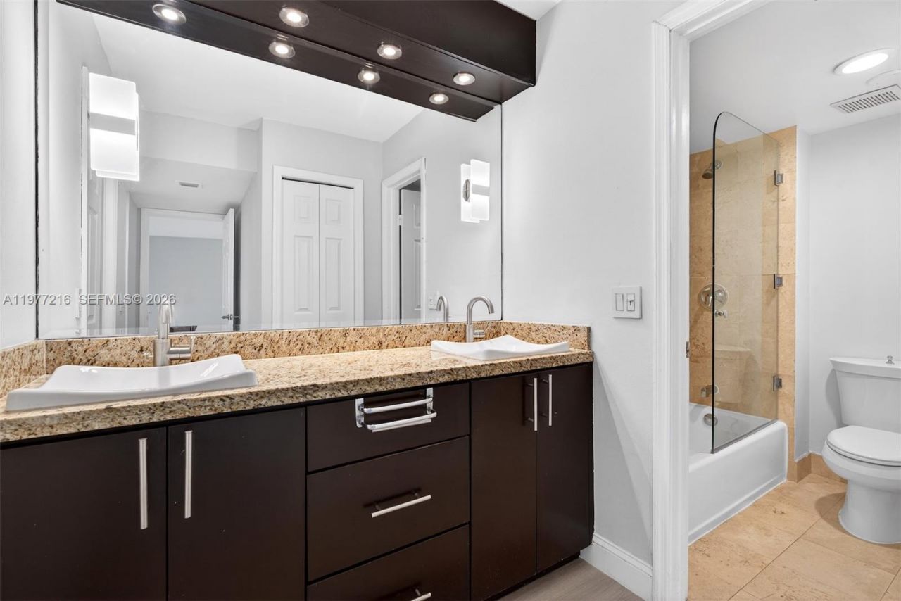 16541 Blatt Blvd , Unit 205, Weston, FL 33326 Photo