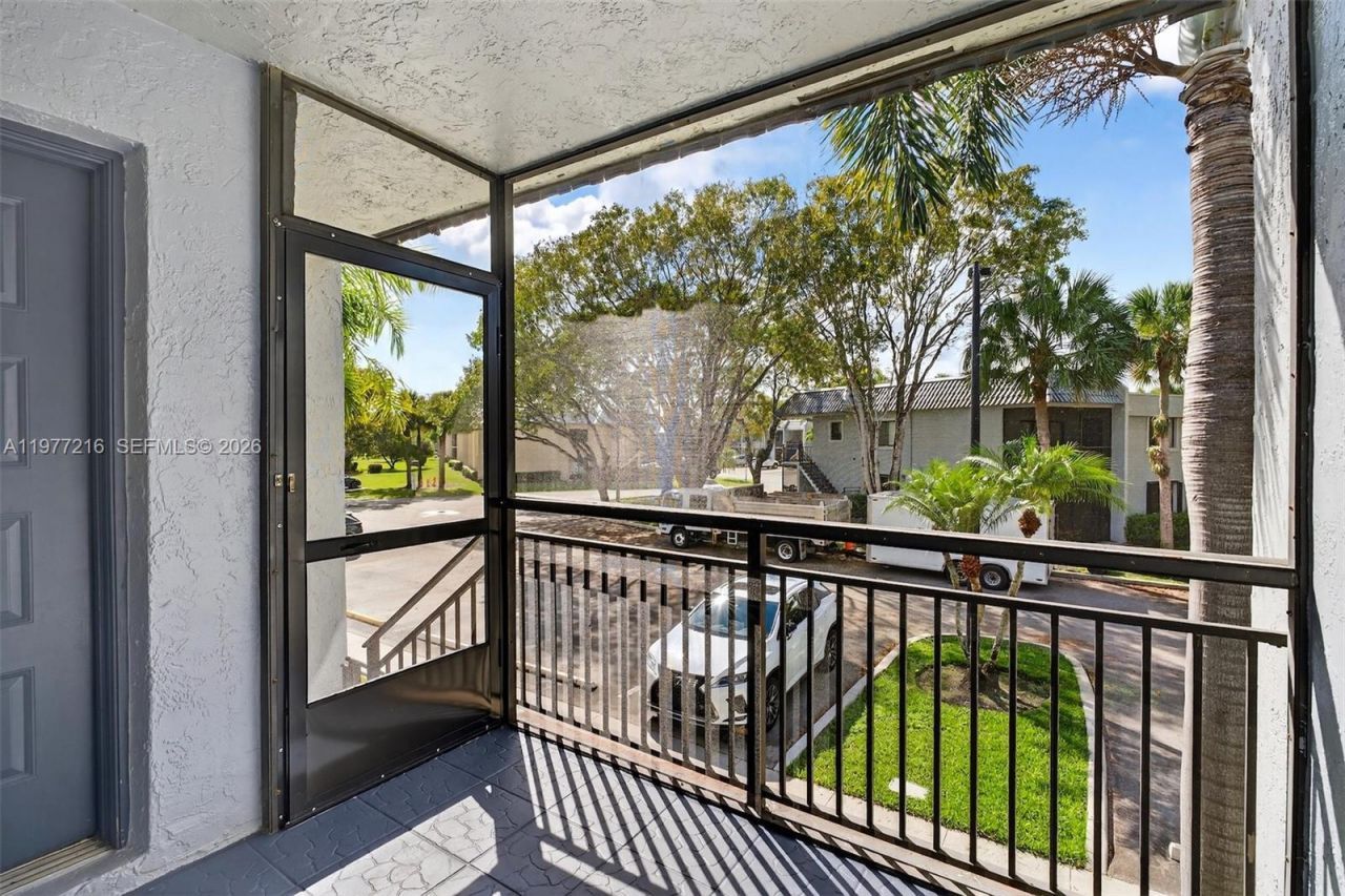 16541 Blatt Blvd , Unit 205, Weston, FL 33326 Photo