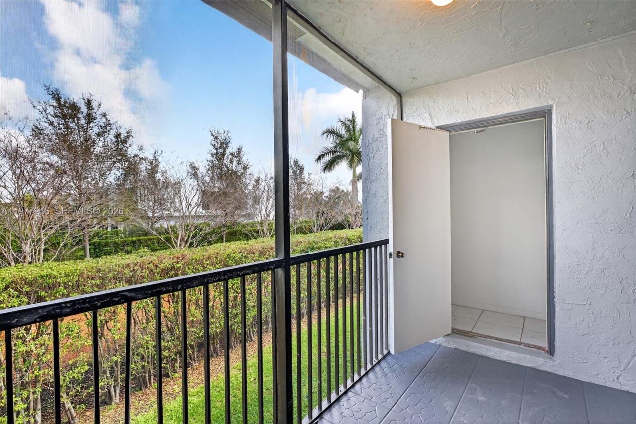 16541 Blatt Blvd , Unit 205, Weston, FL 33326 Photo