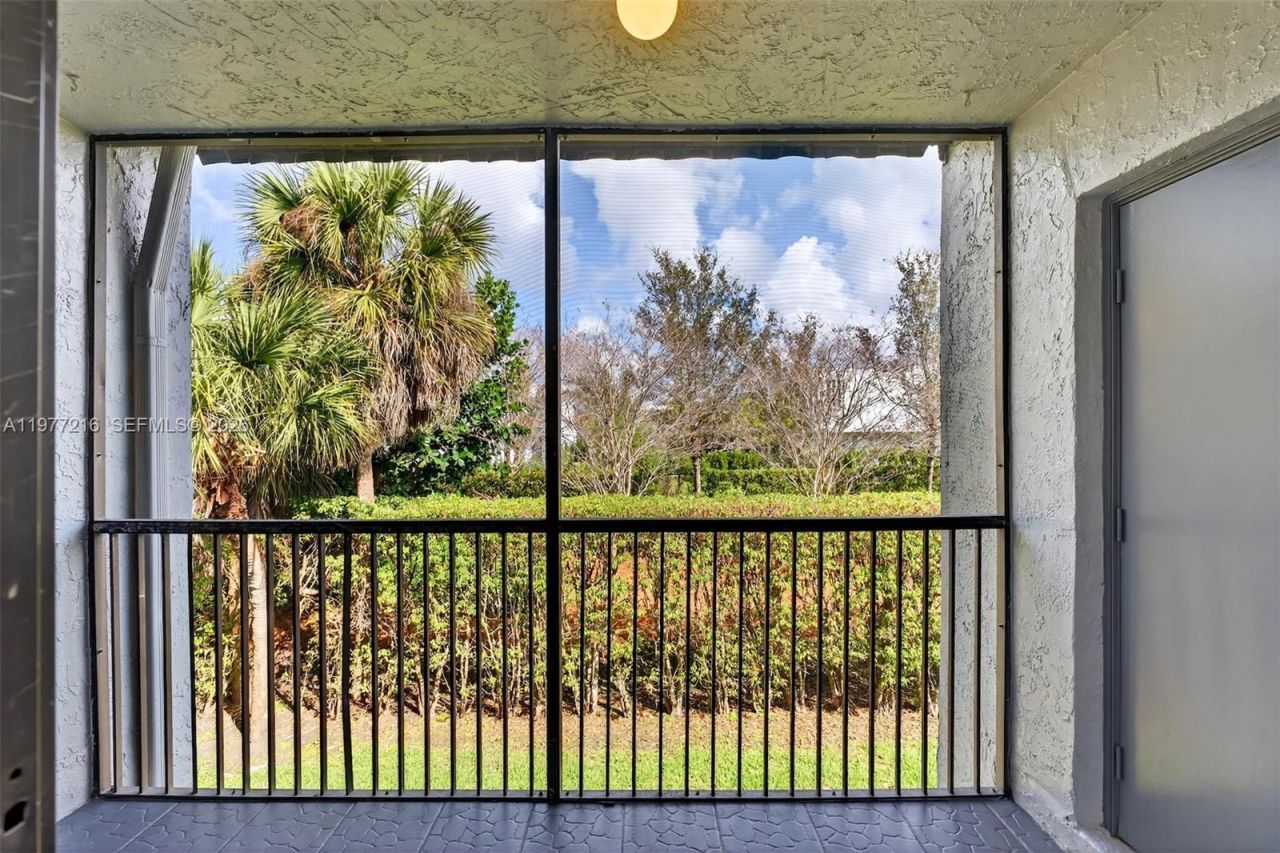 16541 Blatt Blvd , Unit 205, Weston, FL 33326 Photo