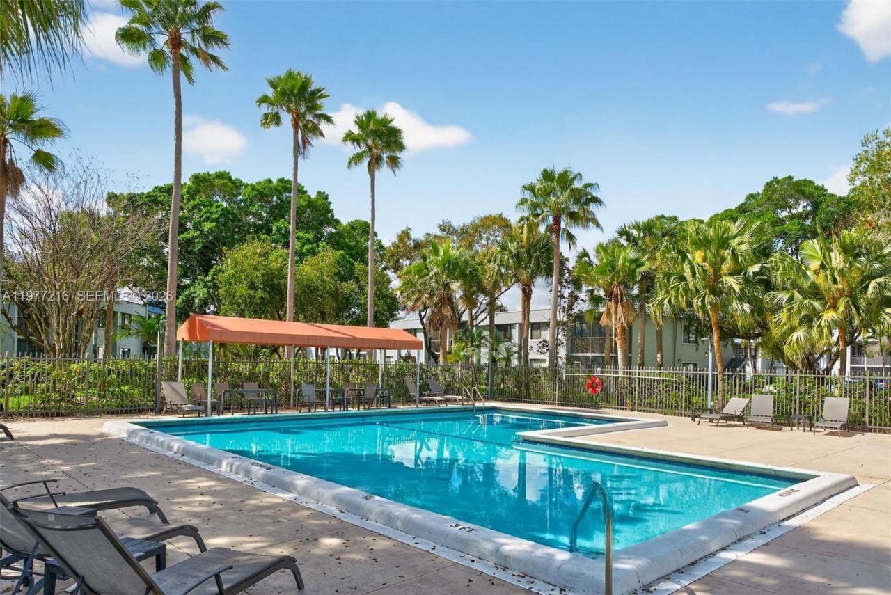 16541 Blatt Blvd , Unit 205, Weston, FL 33326 Photo