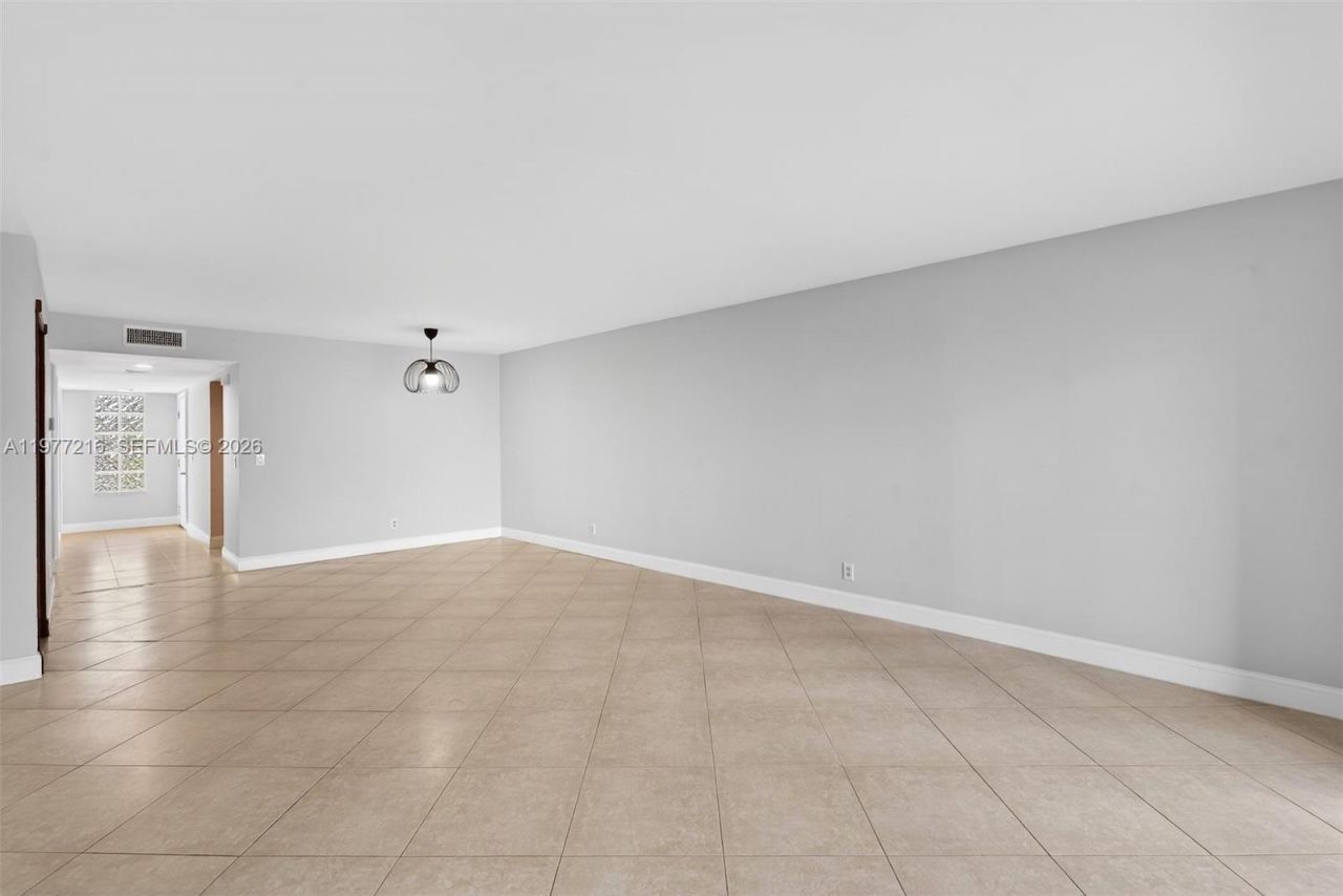 16541 Blatt Blvd , Unit 205, Weston, FL 33326 Photo