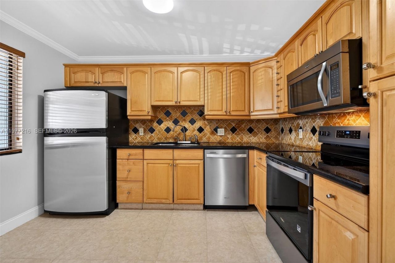 16541 Blatt Blvd , Unit 205, Weston, FL 33326 Photo