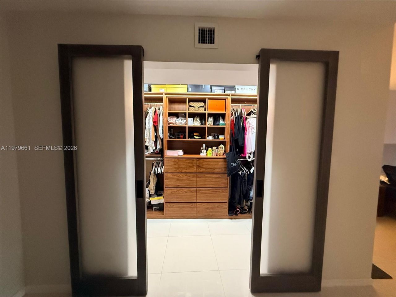 6039 Collins Ave, Unit 635, Miami Beach, FL 33140 Photo