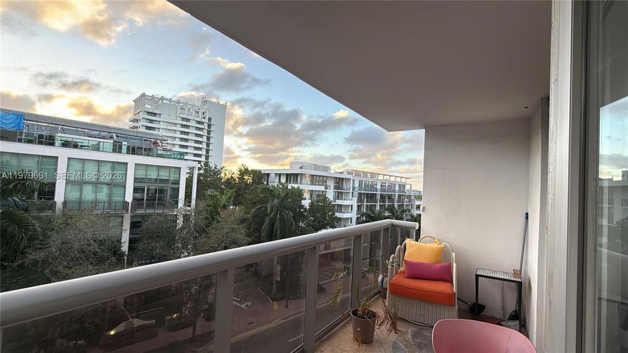 6039 Collins Ave, Unit 635, Miami Beach, FL 33140 Photo
