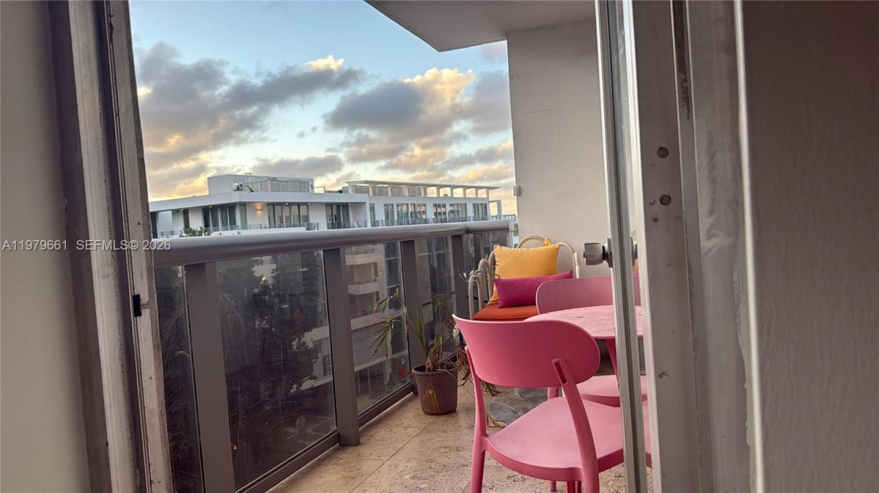 6039 Collins Ave, Unit 635, Miami Beach, FL 33140 Photo