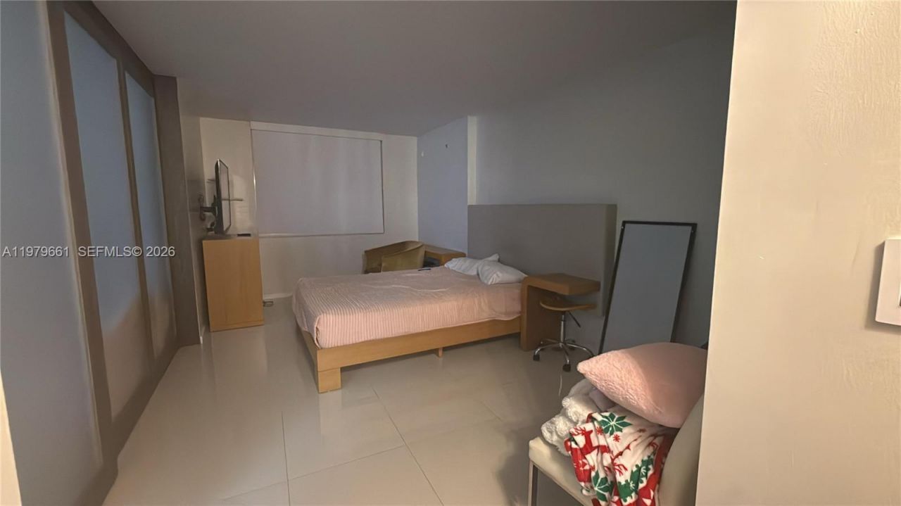 6039 Collins Ave, Unit 635, Miami Beach, FL 33140 Photo