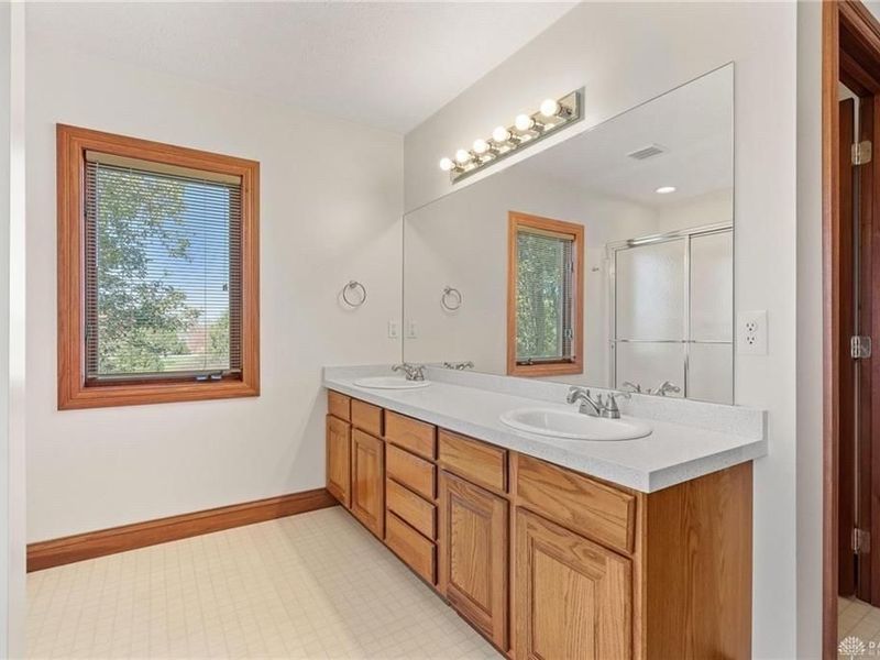 10748 Country Walk Court, Centerville, OH 45458 Photo 14