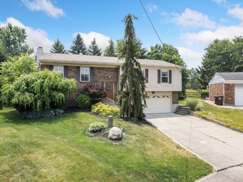 1407 Graymont Court, Springfield Twp., OH 45240 Photo 2