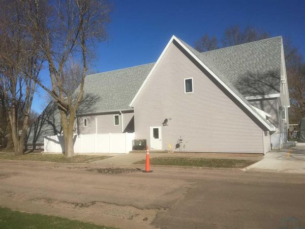 304 S Douglas, Elk Point, SD 57025