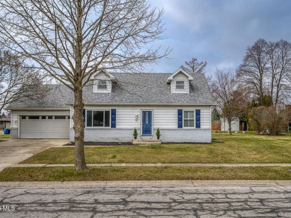 56 Easthampton Drive, Oregon, OH 43616