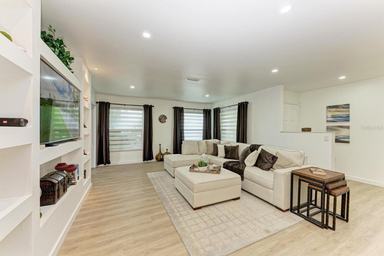 3316 Vivienda Boulevard, Bradenton, FL 34207 Photo