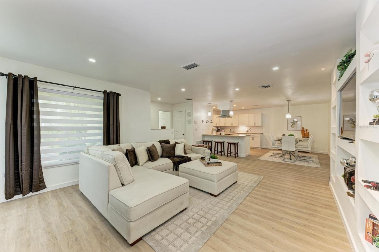 3316 Vivienda Boulevard, Bradenton, FL 34207 Photo