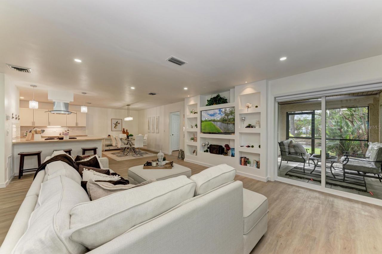 3316 Vivienda Boulevard, Bradenton, FL 34207 Photo