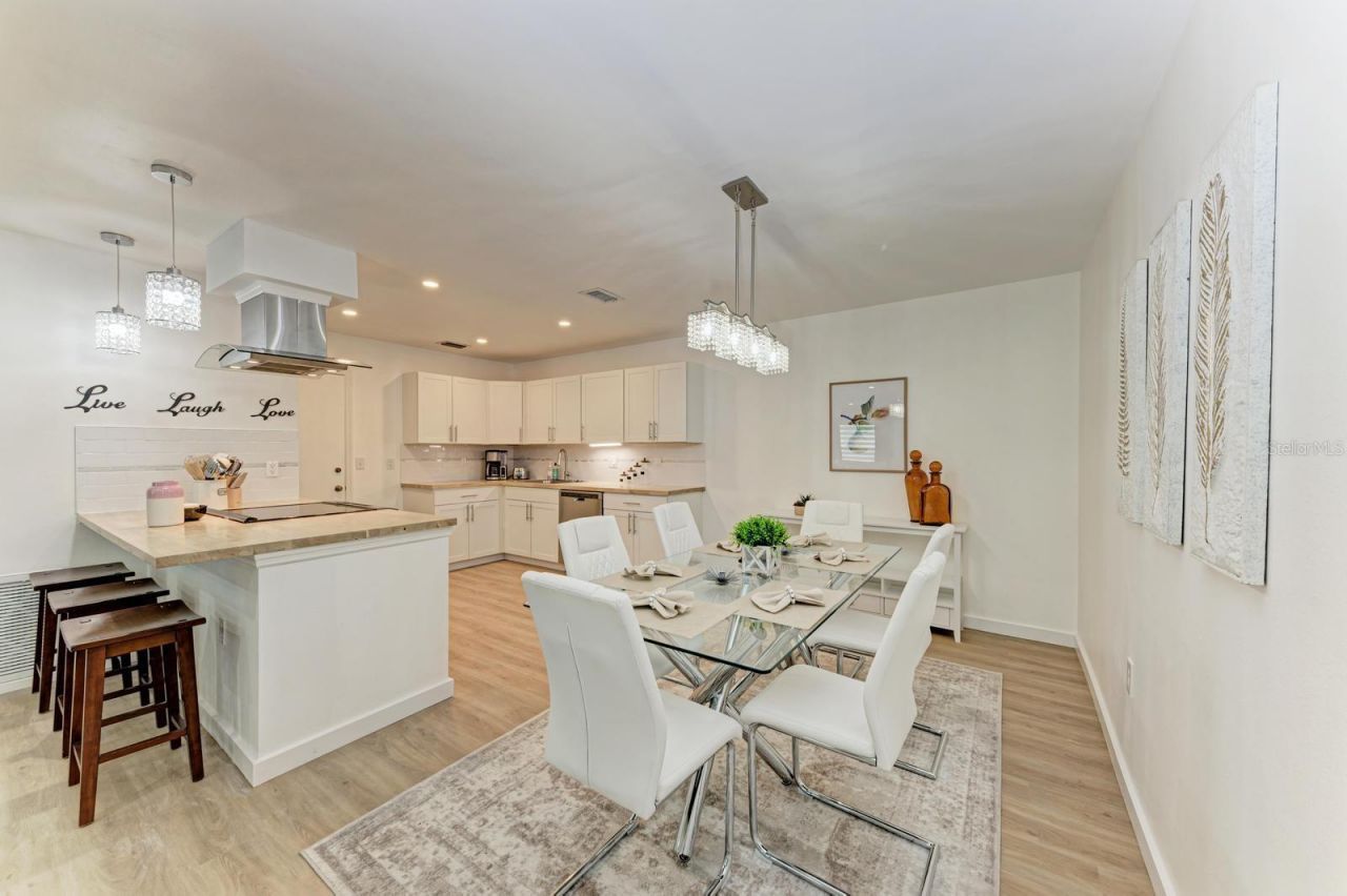 3316 Vivienda Boulevard, Bradenton, FL 34207 Photo