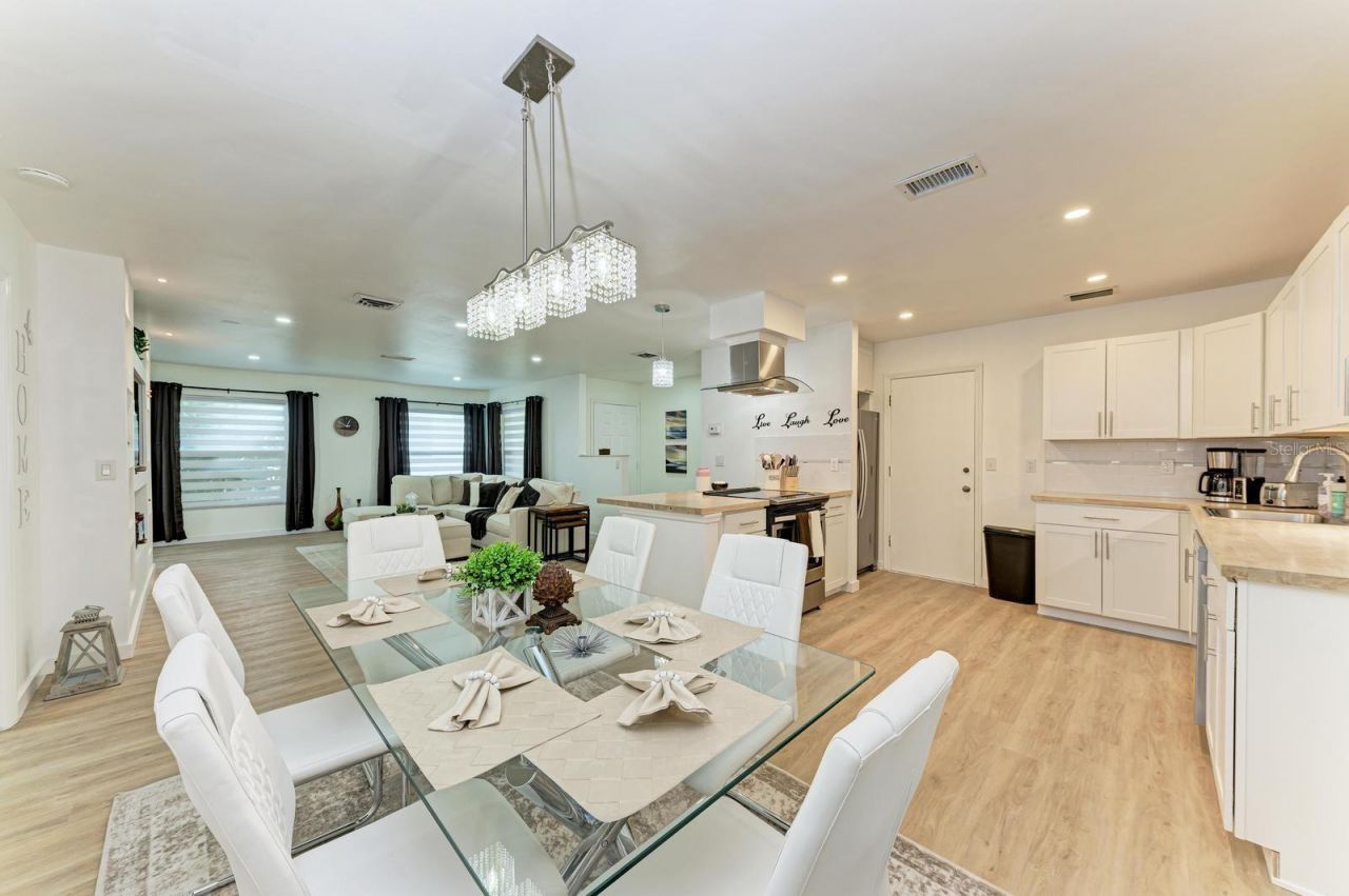 3316 Vivienda Boulevard, Bradenton, FL 34207 Photo