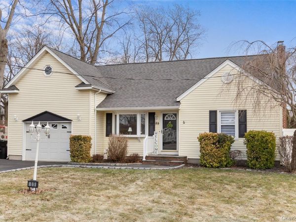 89 Cotter Street , West Islip, NY 11795